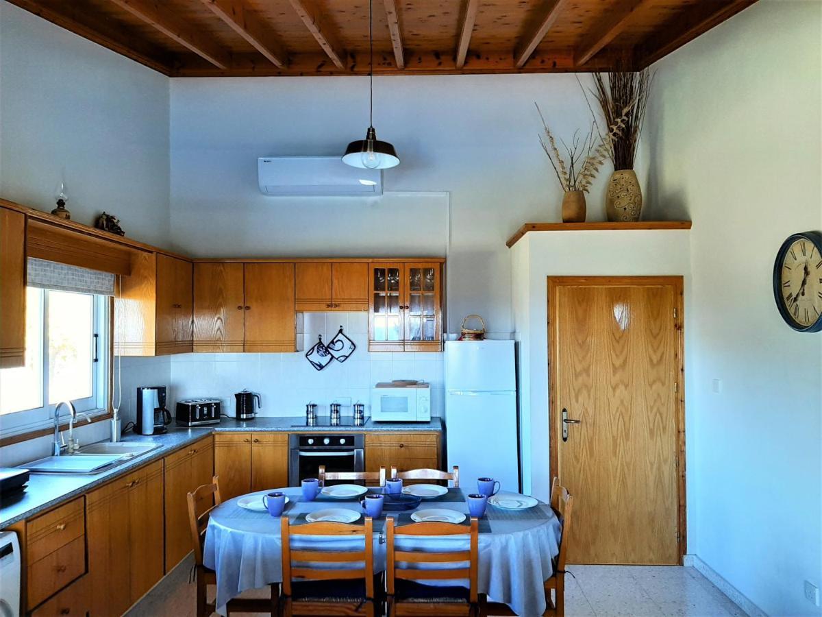 Villa Gavriel - Peyia Villa With Breathtaking Sea View, Peyia Villa With Private Pool, Secluded, Huge Outdoor Space, Mountain Views מראה חיצוני תמונה